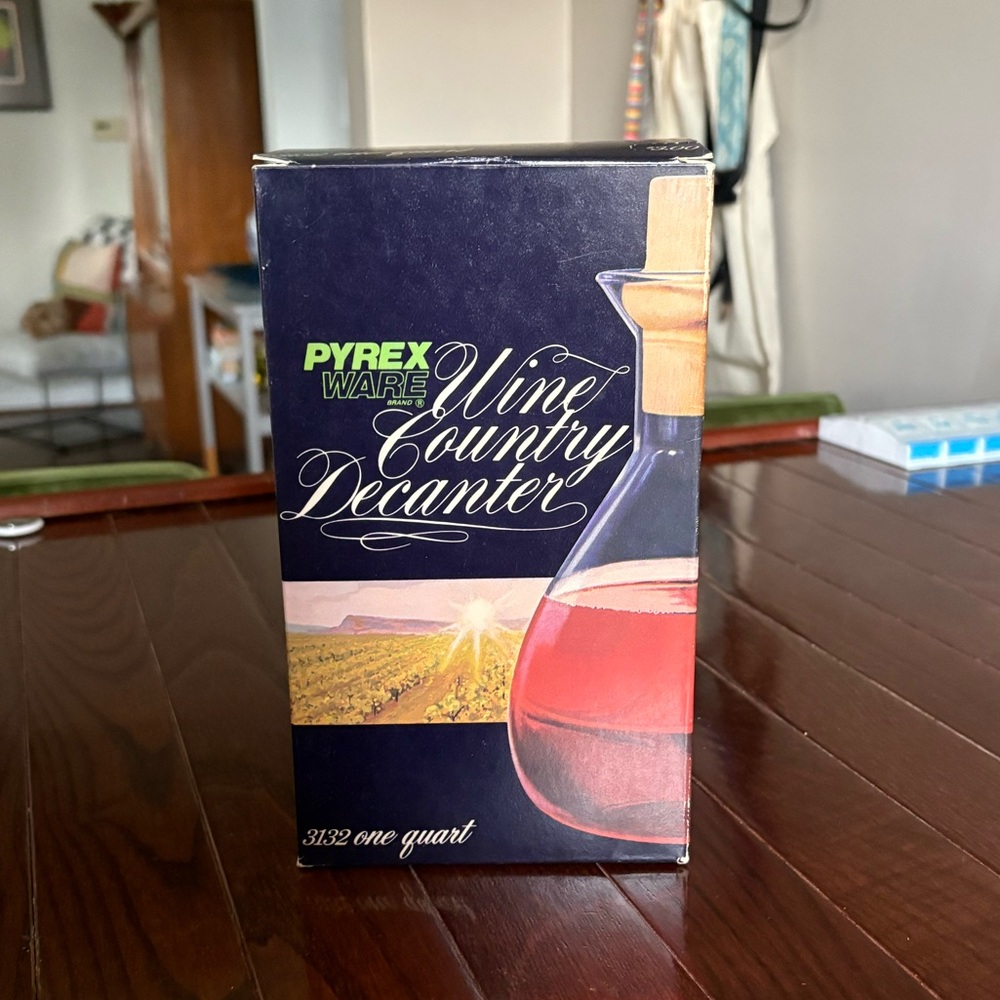 Vintage Pyrex Wine Country Decanter Pint 3116 One Pint In Box